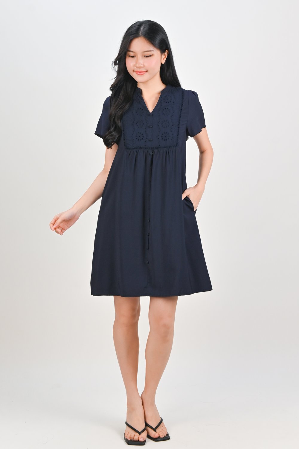 MIREYA EYELET-INSERT SLEEVED DRESS IN NAVY