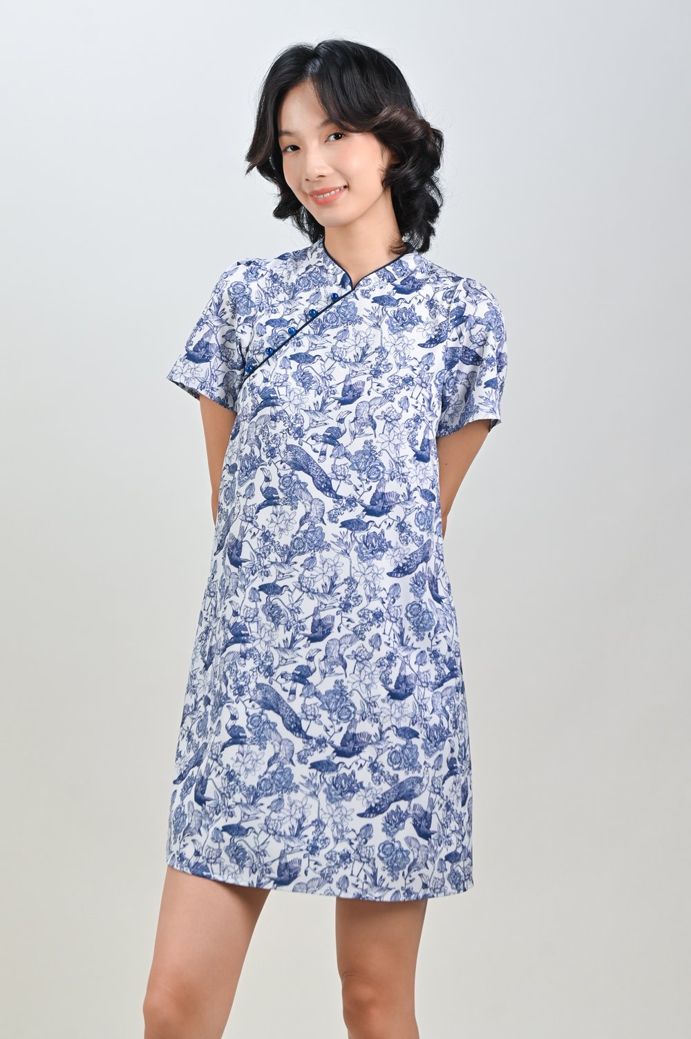 NAVY FEATHERED TALES SLEEVED CHEONGSAM