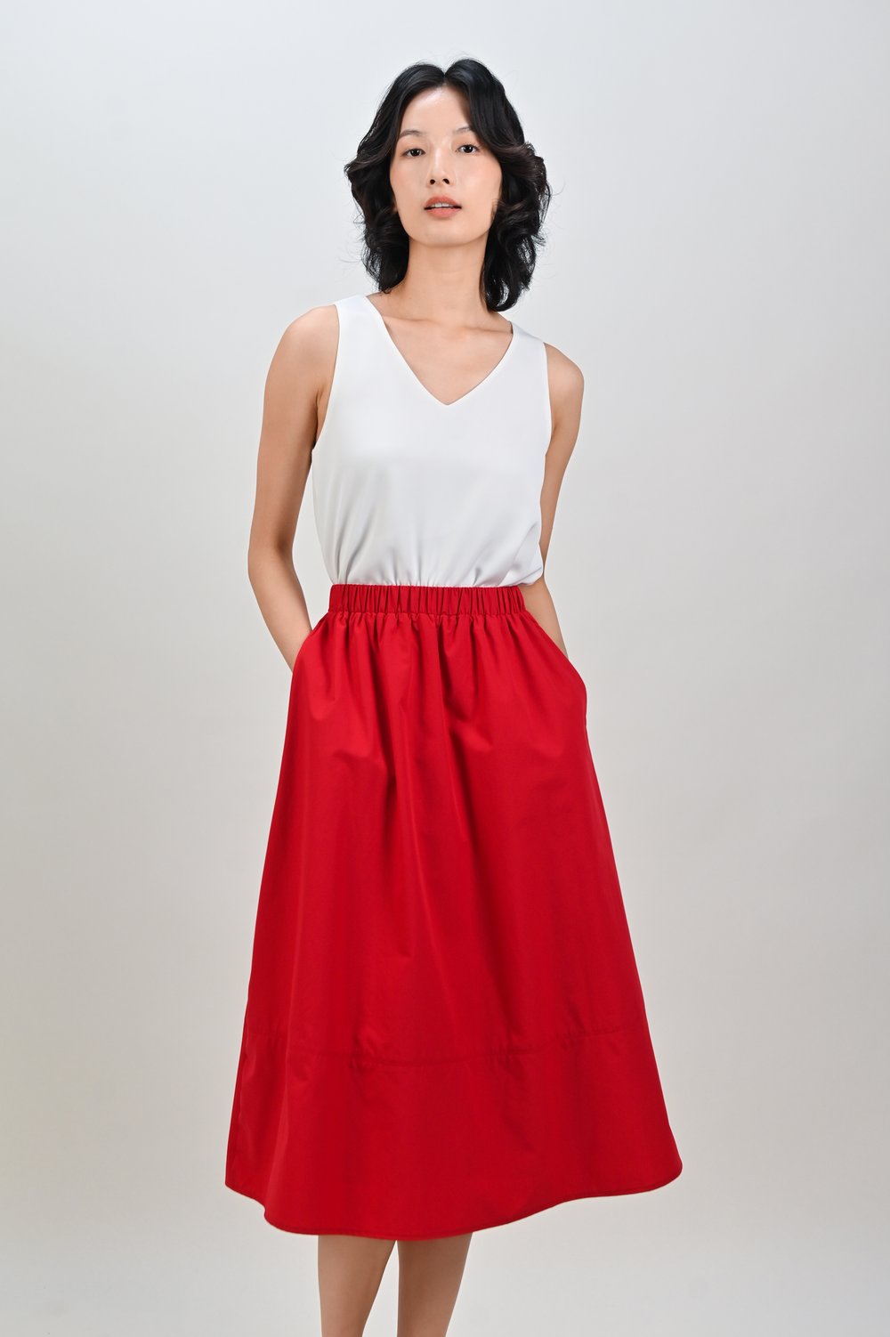SAMANTHA ELASTIC-WAIST MIDI SKIRT IN RED