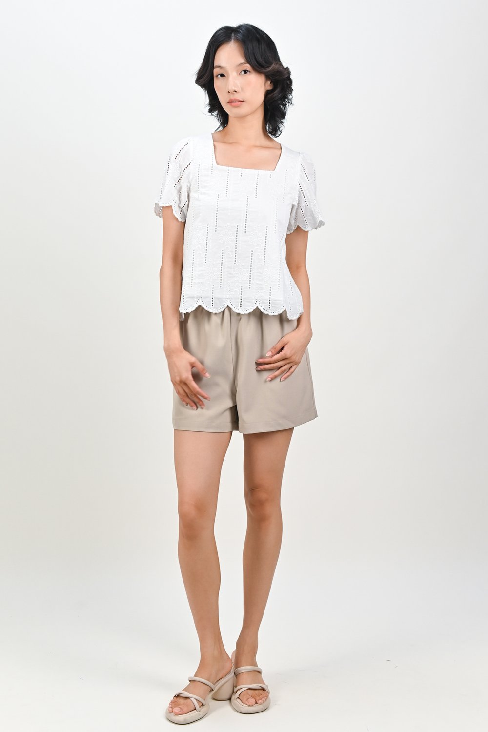 EVOSHA EYELET SLEEVED TOP IN WHITE