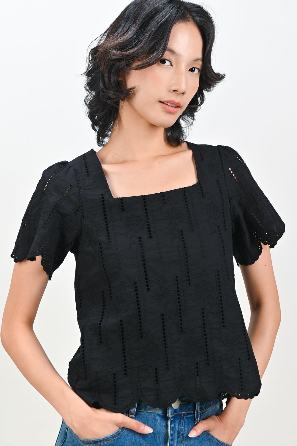 EVOSHA EYELET SLEEVED TOP IN BLACK