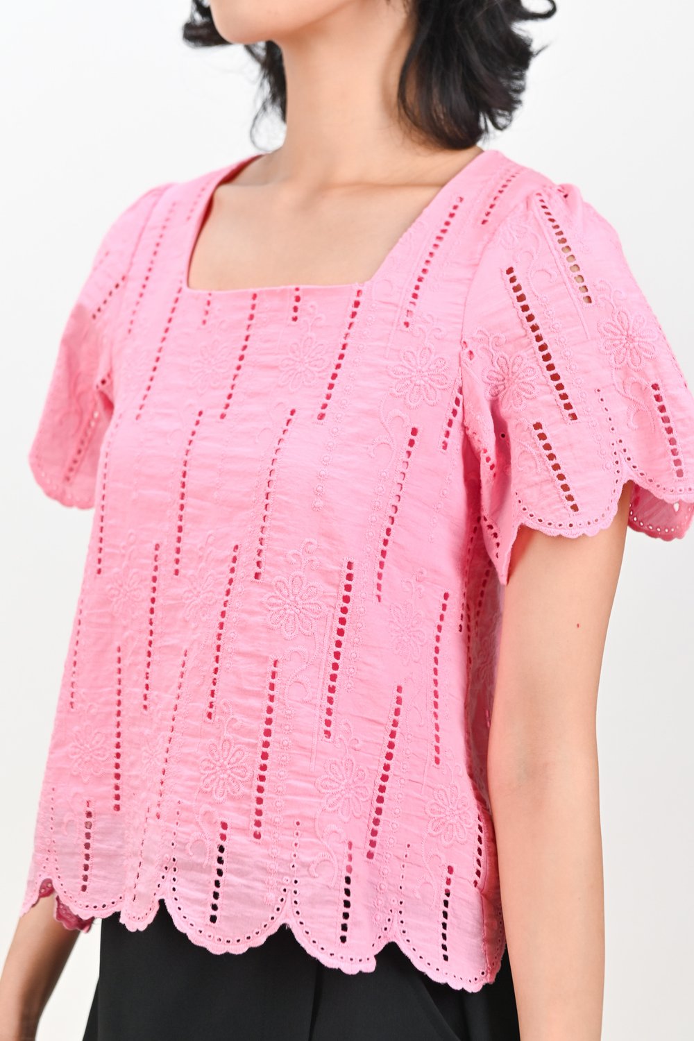 EVOSHA EYELET SLEEVED TOP IN PINK
