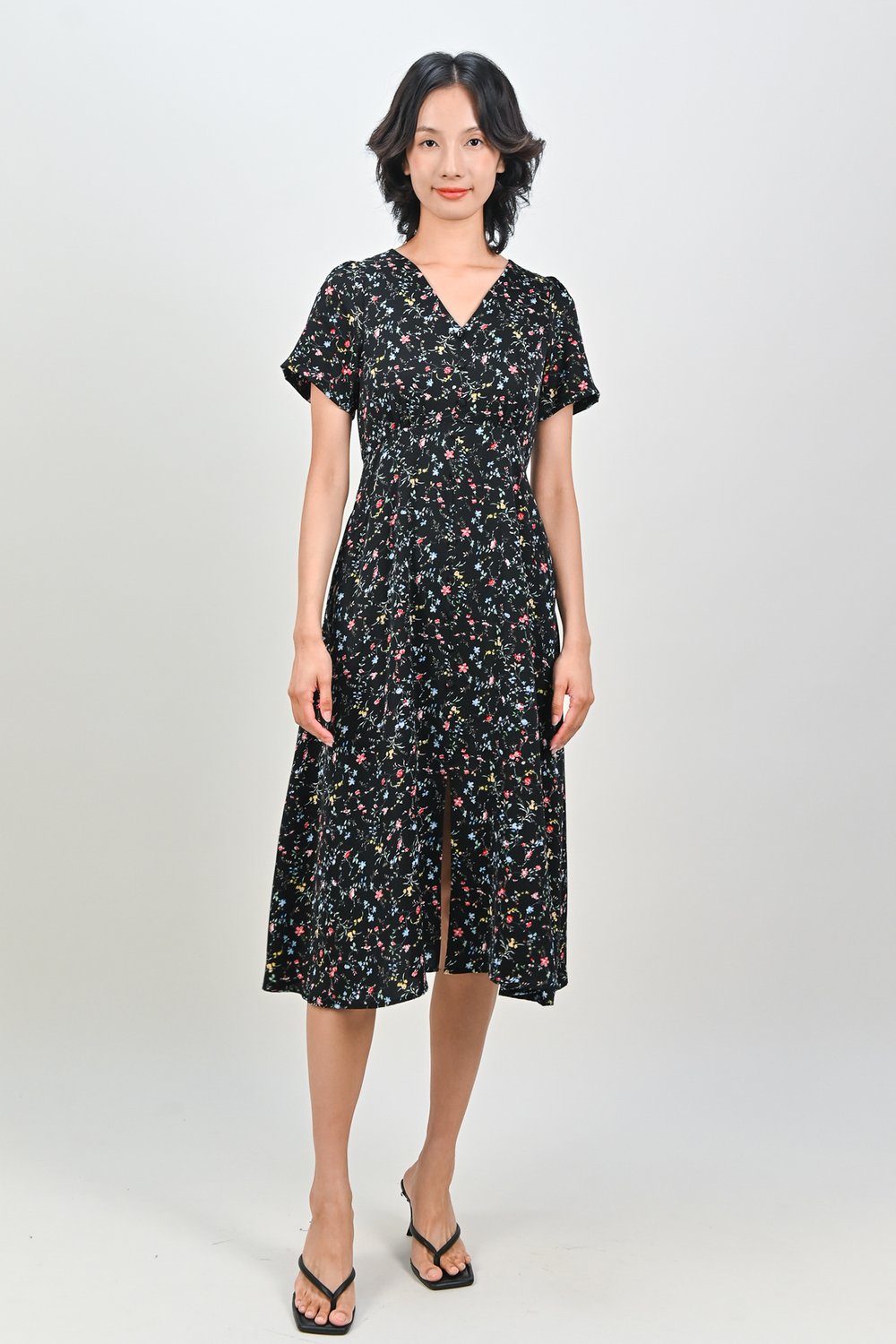 PORTMAN FLORAL SLEEVED BUTTON DRESS IN BLACK