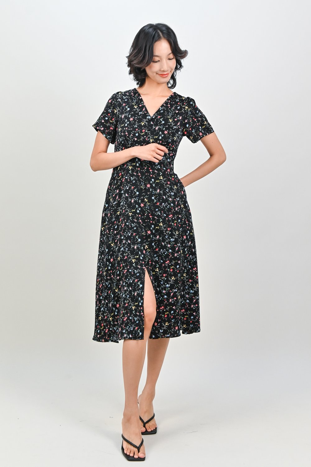 PORTMAN FLORAL SLEEVED BUTTON DRESS IN BLACK