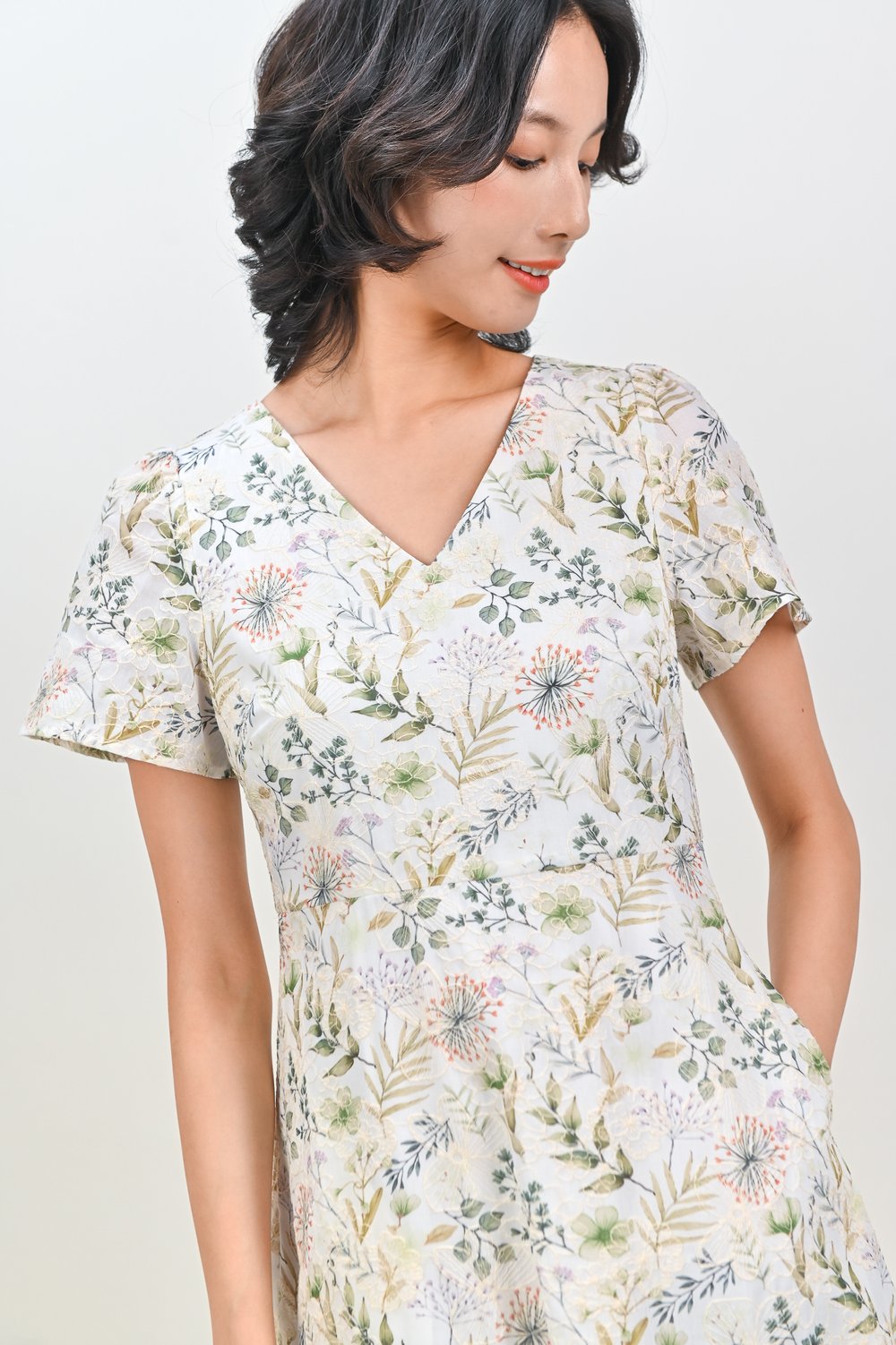 ORIELLE EMB. FLORAL V-NECK SLEEVED DRESS