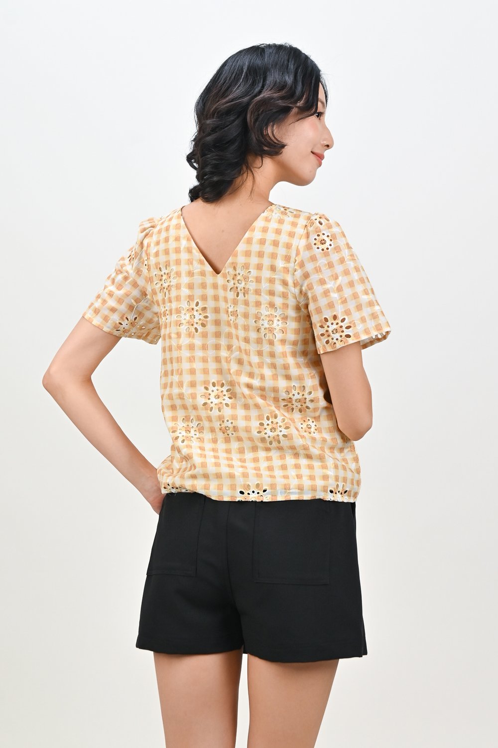 ORELIA GINGHAM EYELET SLEEVED TOP IN YELLOW