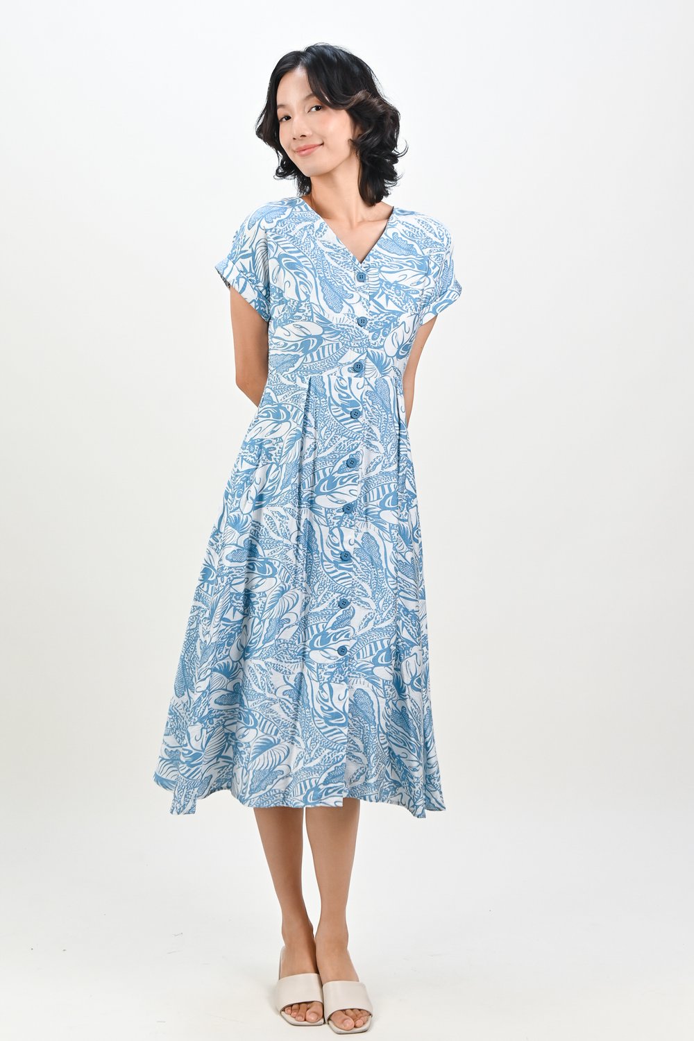 AMIRAE RESORT SLEEVED BUTTON DRESS IN BLUE