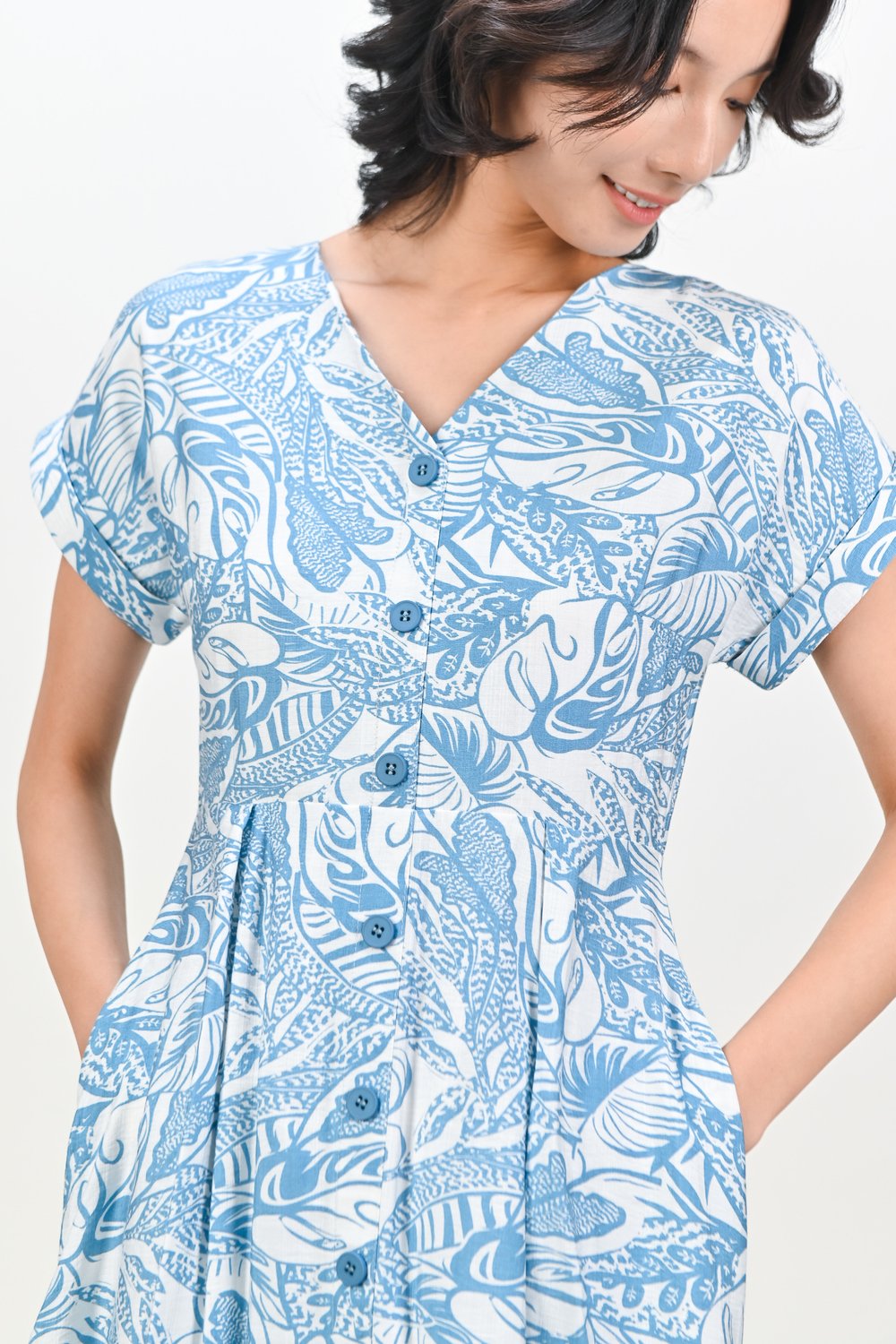 AMIRAE RESORT SLEEVED BUTTON DRESS IN BLUE