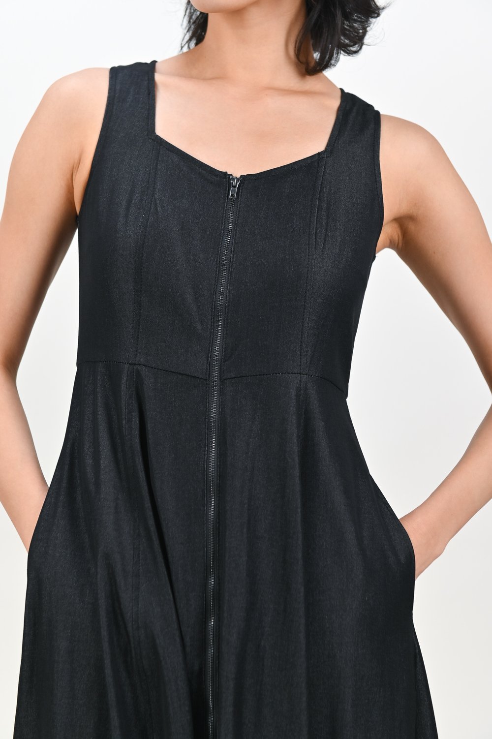 EVANGELYS DENIM-LOOK ZIPPER DRESS IN GUNMETAL