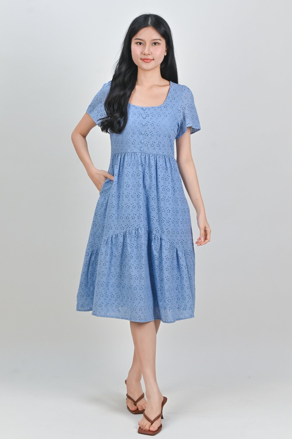 EZURYN EYELET SCOOP-NECK SLEEVED DRESS IN BLUE