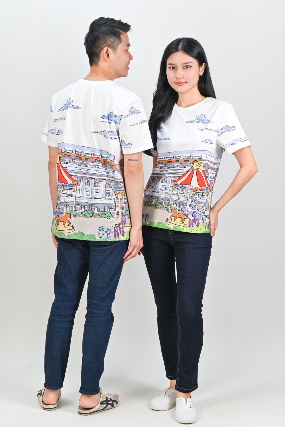 COLONIAL COURTYARD UNISEX TEE
