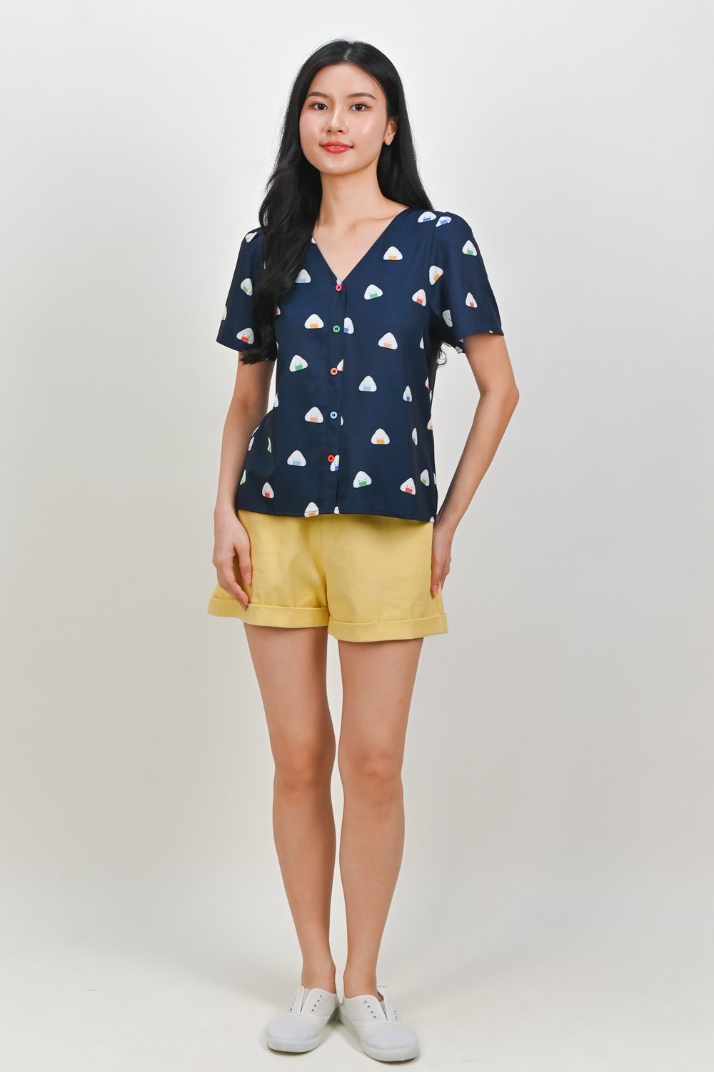 ONLY ONIGIRI SLEEVED BUTTON TOP