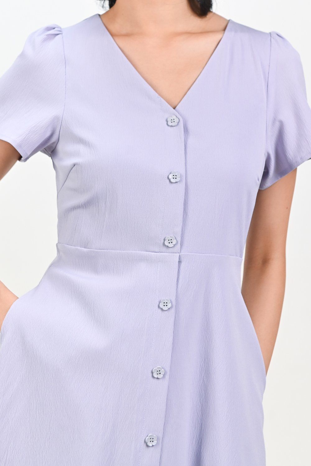 SASHA SLEEVED FLOWER-BUTTON DRESS IN LILAC