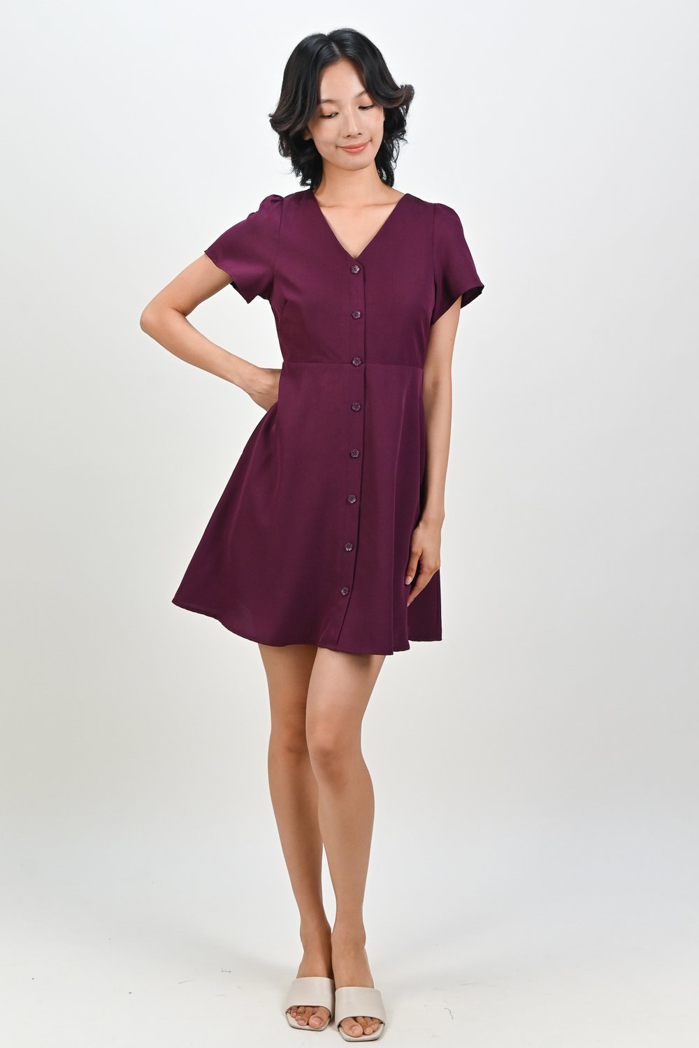 SASHA SLEEVED FLOWER-BUTTON DRESS IN MAROON