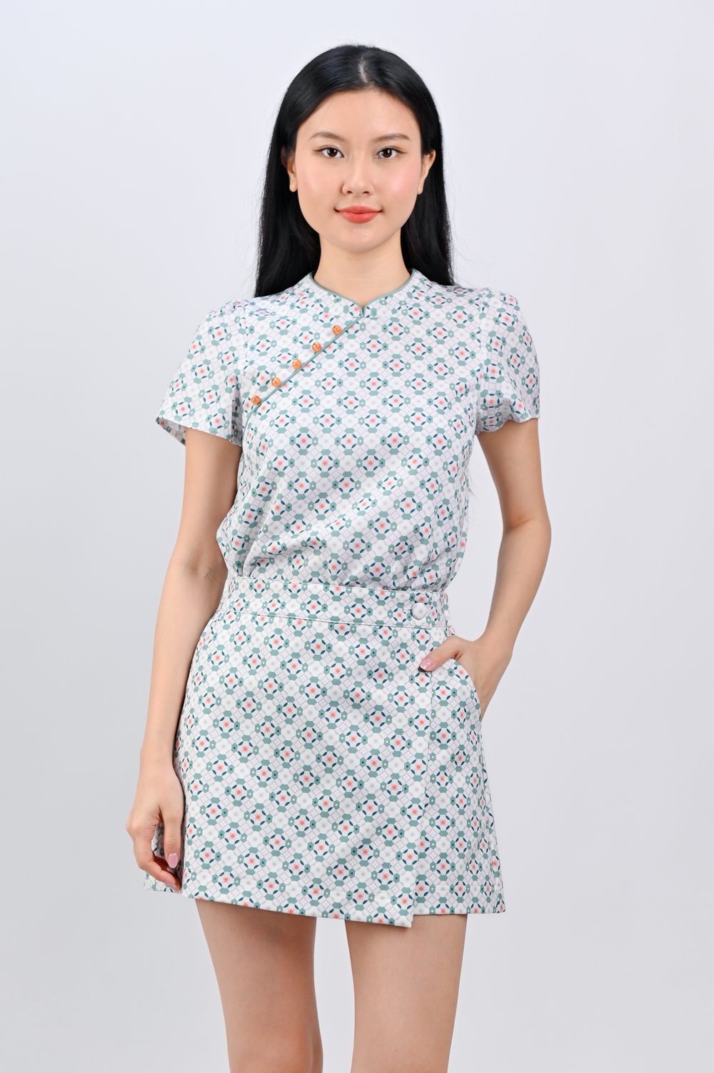 WHITE JADE ELASTIC-BACK SKORTS