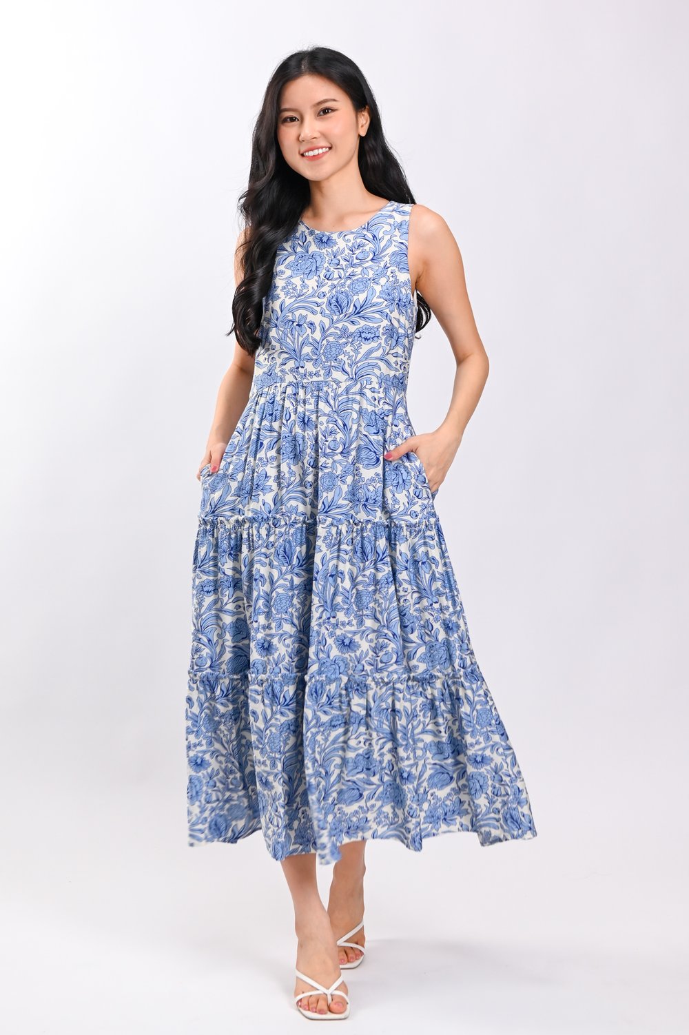 MARGOT SLEEVELESS TIERED DRESS IN BLUE ABSTRACT