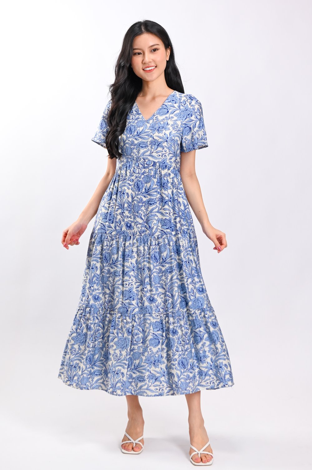 AMARISSE V-NECK SLEEVED MIDI DRESS IN BLUE ABSTRACT