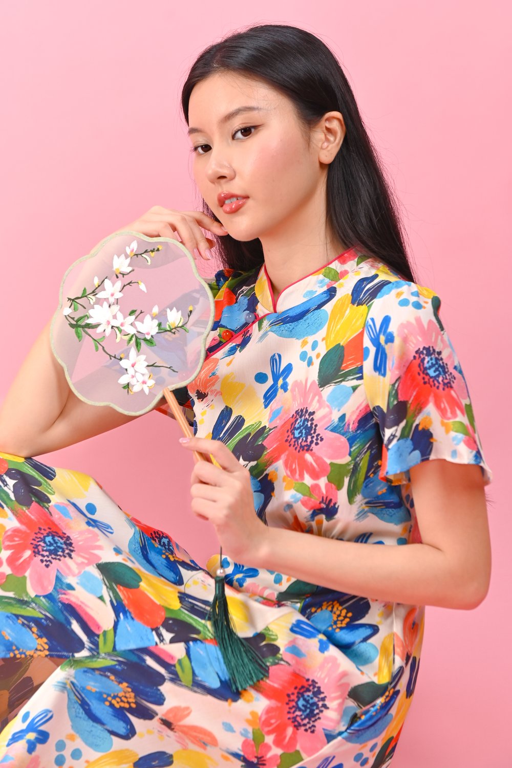 QIUYI VIBRANT FLORAL SLEEVED CHEONGSAM MAXI DRESS