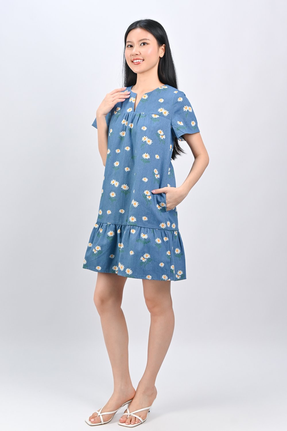YALARA DENIM FLORAL NOTCHED-NECK DRESS IN MID-WASH