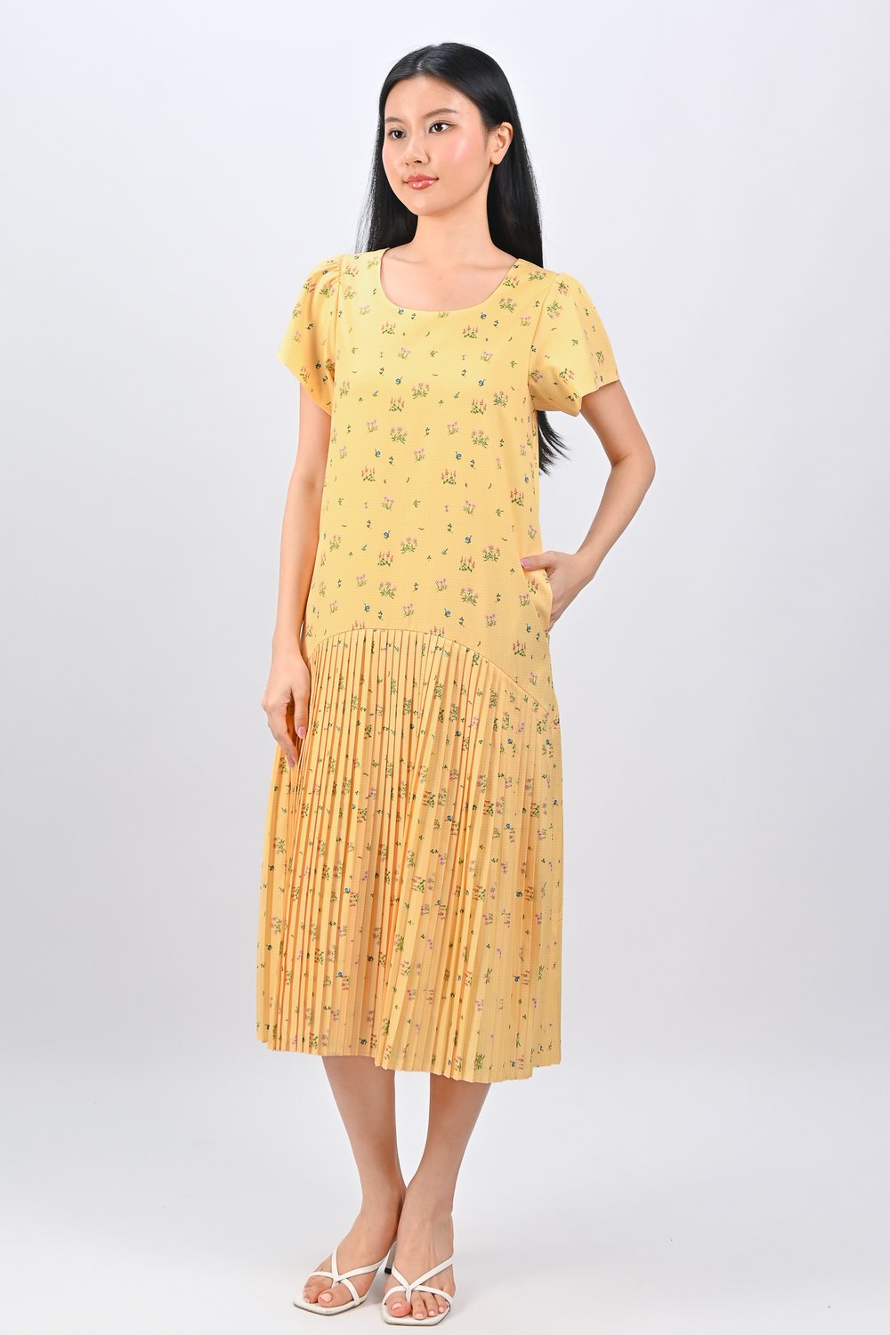 MAREVIA SLEEVED CURVED-PLEAT DRESS IN YELLOW FLORAL