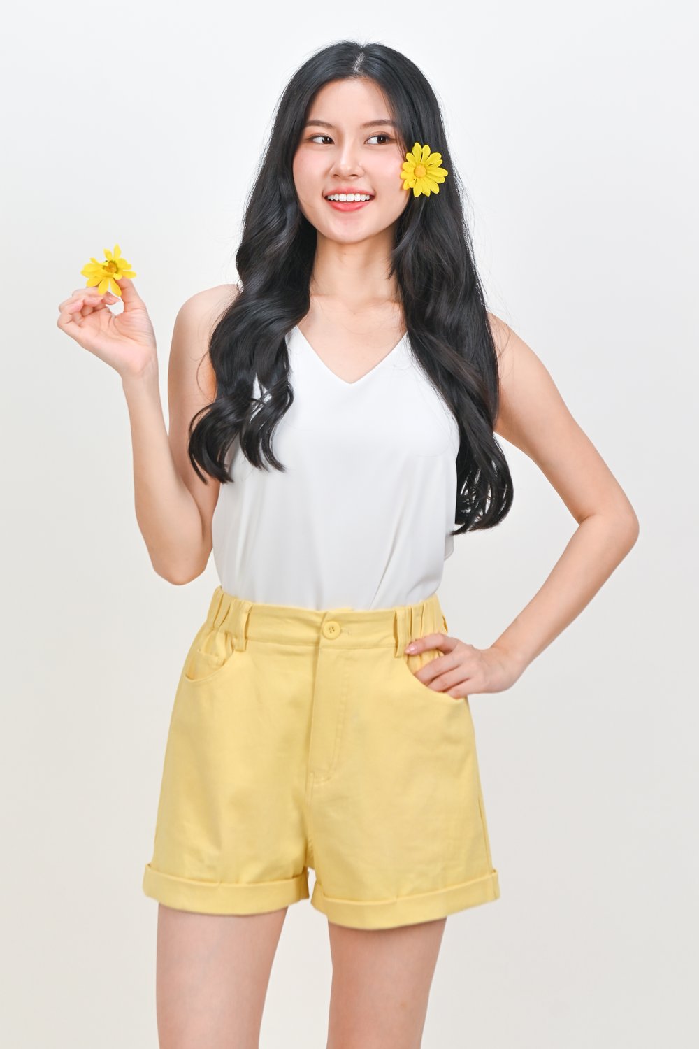 LYNNY ELASTIC-WAIST SHORTS IN YELLOW