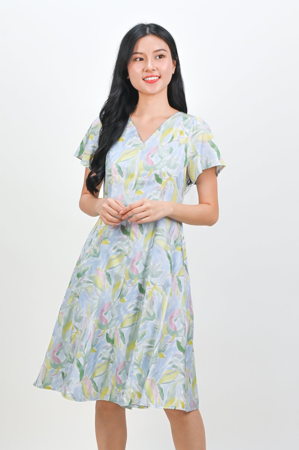 XYLIN V-NECK PANELLED SLEEVED DRESS IN GREEN-BLUE FOLIAGE