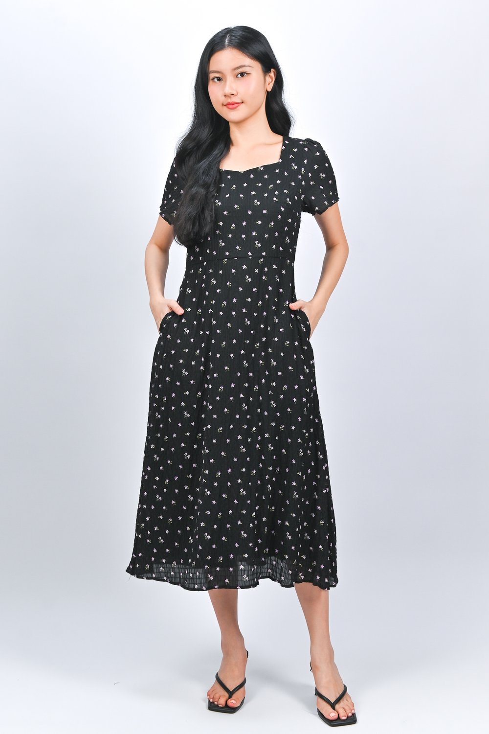 OLWEN SWEETHEART SLEEVED MIDI DRESS IN MINI FLORAL
