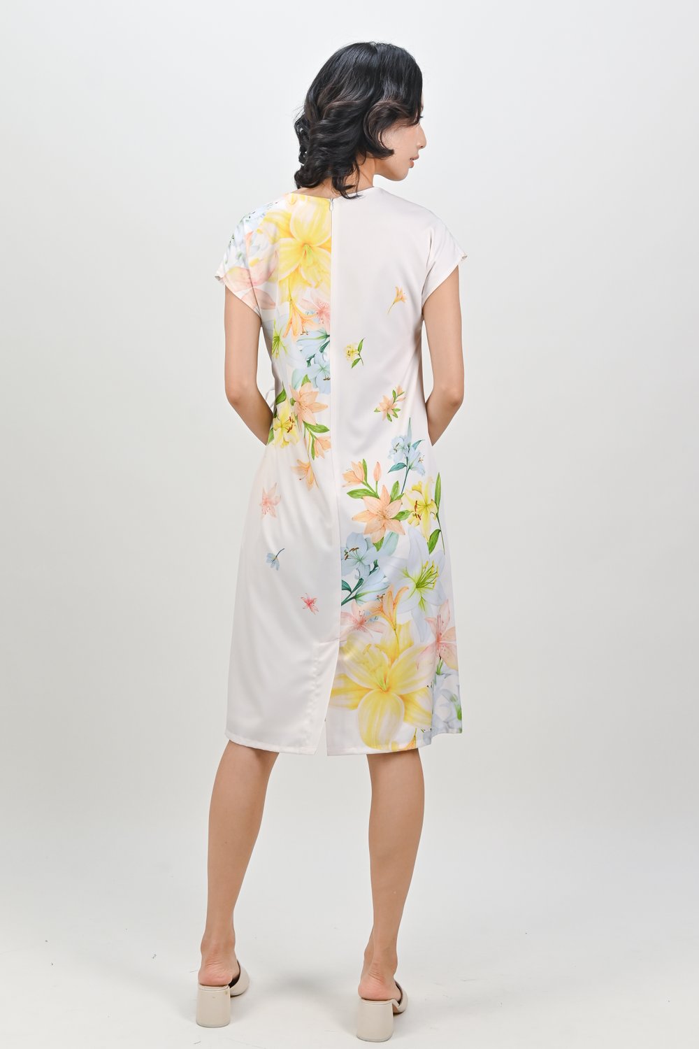 MILEKA CREAM PLACEMENT FLORAL V-NECK DRESS