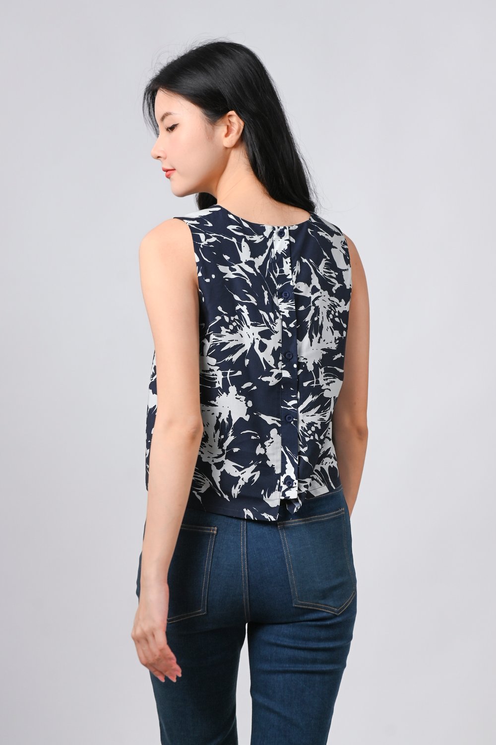 MIDNIGHT BRUSH BUTTON-BACK TOP