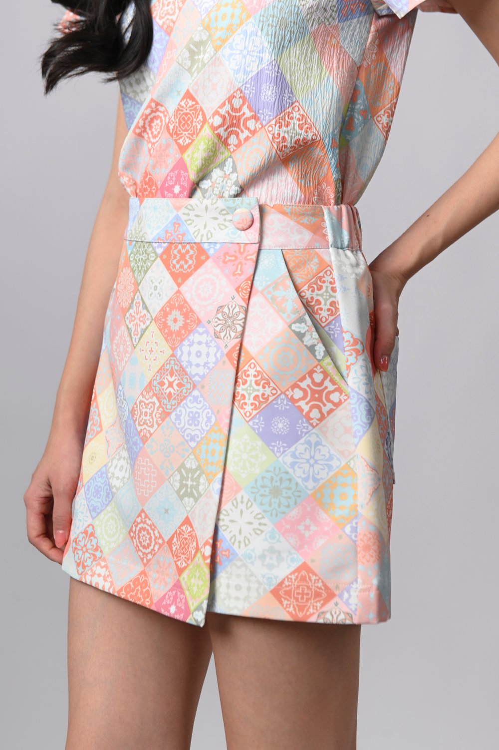 DIAMOND VINTAGE TILES ELASTIC-WAIST SKORTS