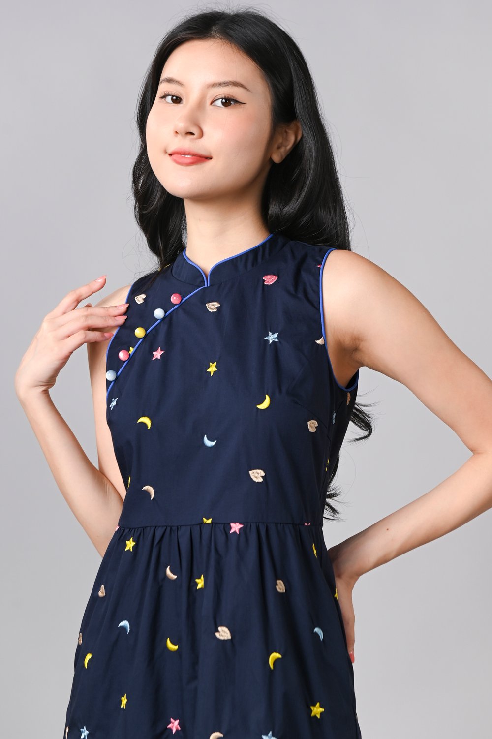 HUIWEN NAVY STARRY EMB. SLEEVELESS CHEONGSAM DRESS