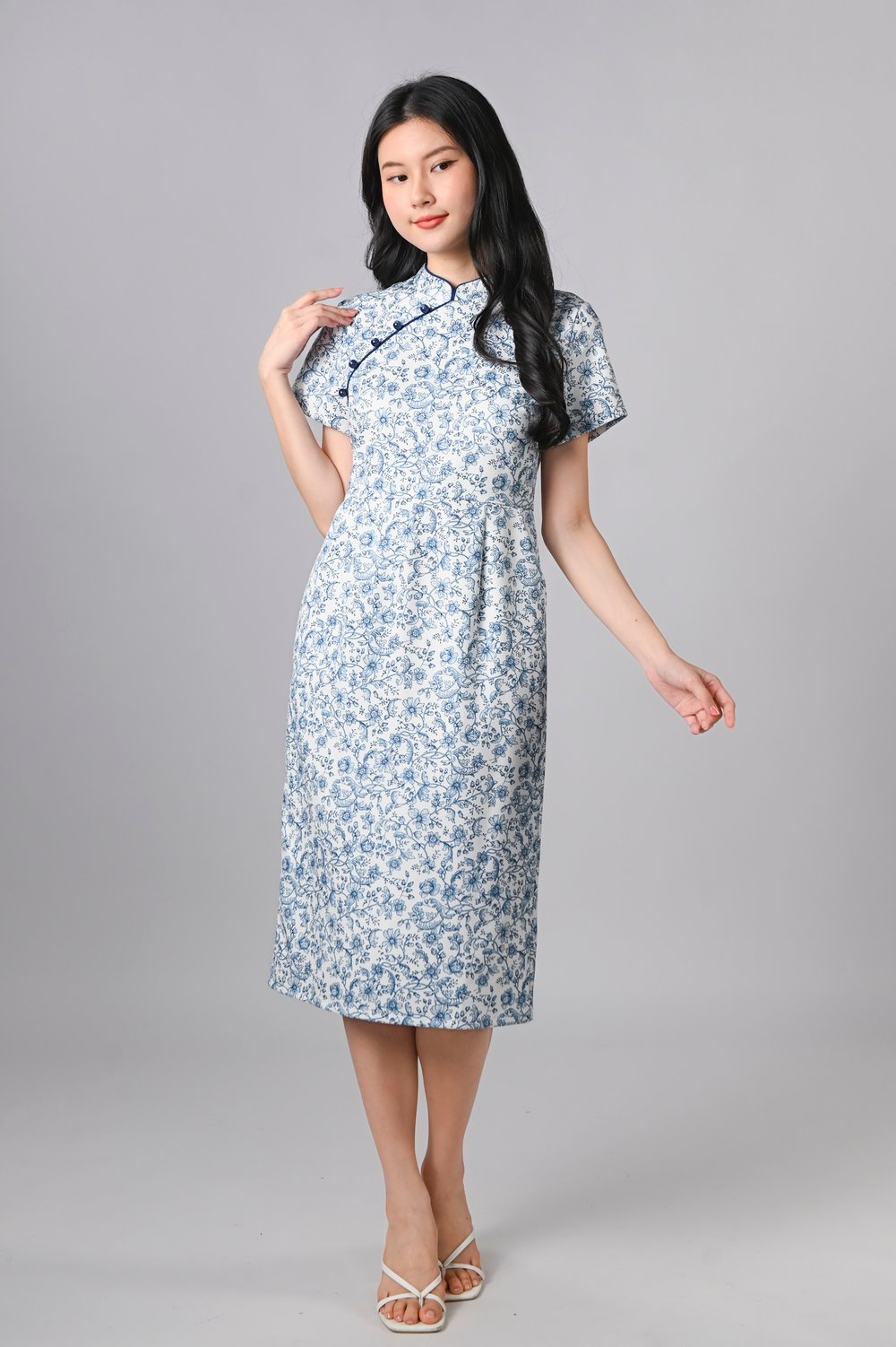 RUOLING BLUE PORCELAIN SLEEVED CHEONGSAM DRESS