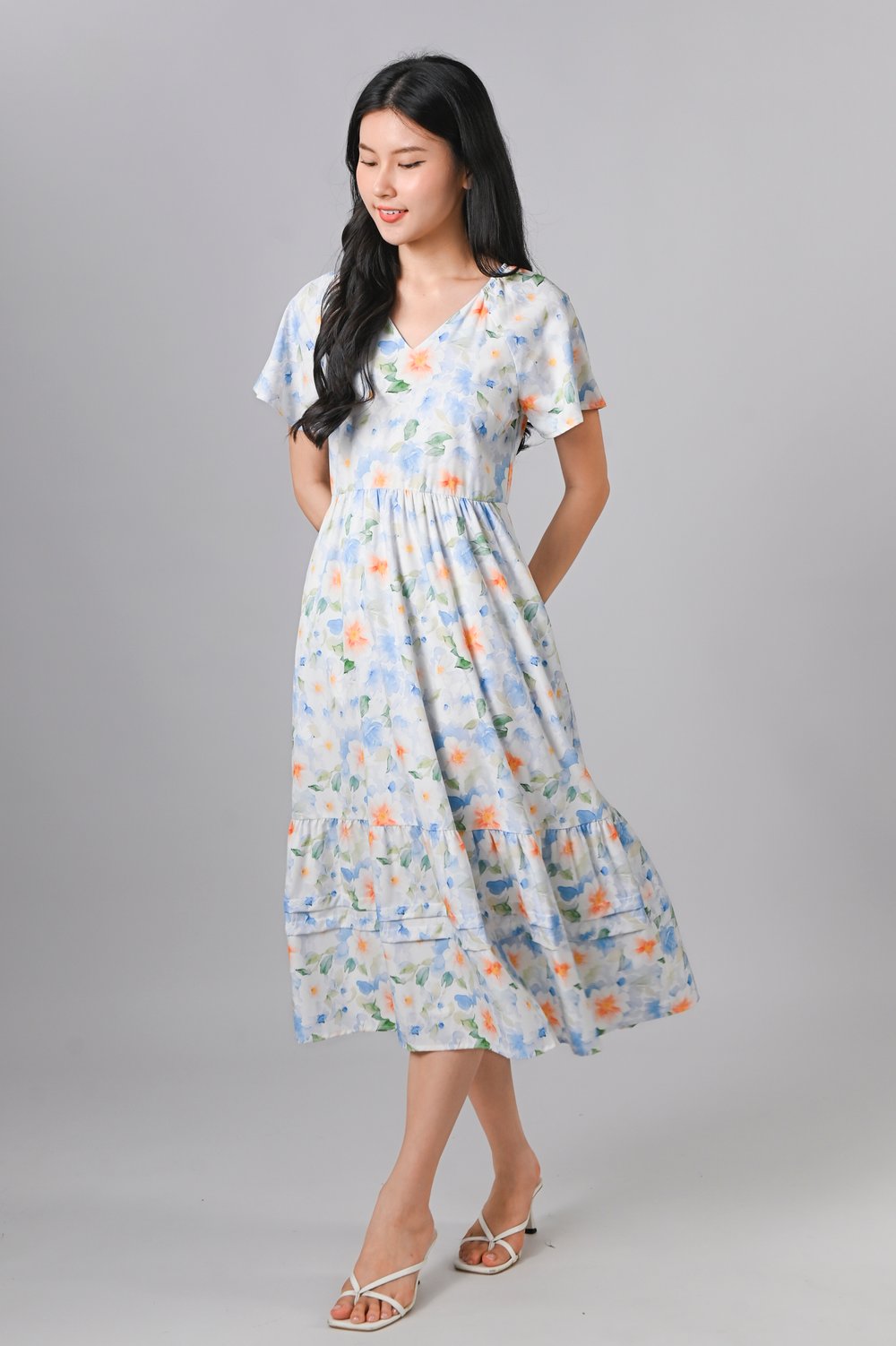 SAWYER FLORAL V-NECK SLEEVED MIDI DRESS IN BLUE
