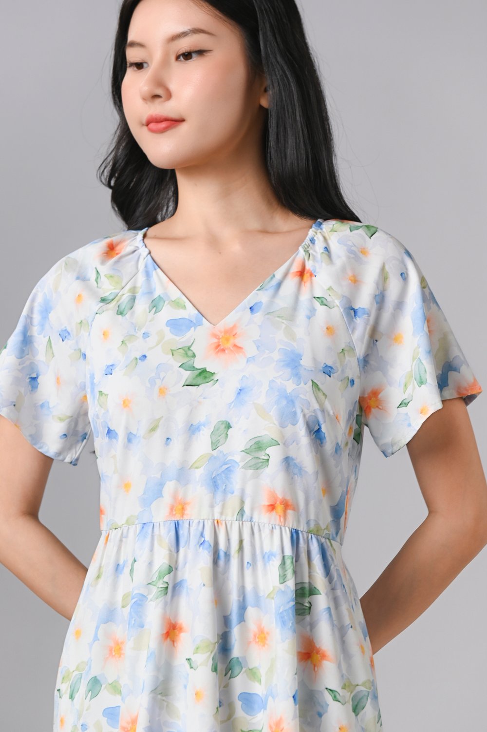 SAWYER FLORAL V-NECK SLEEVED MIDI DRESS IN BLUE