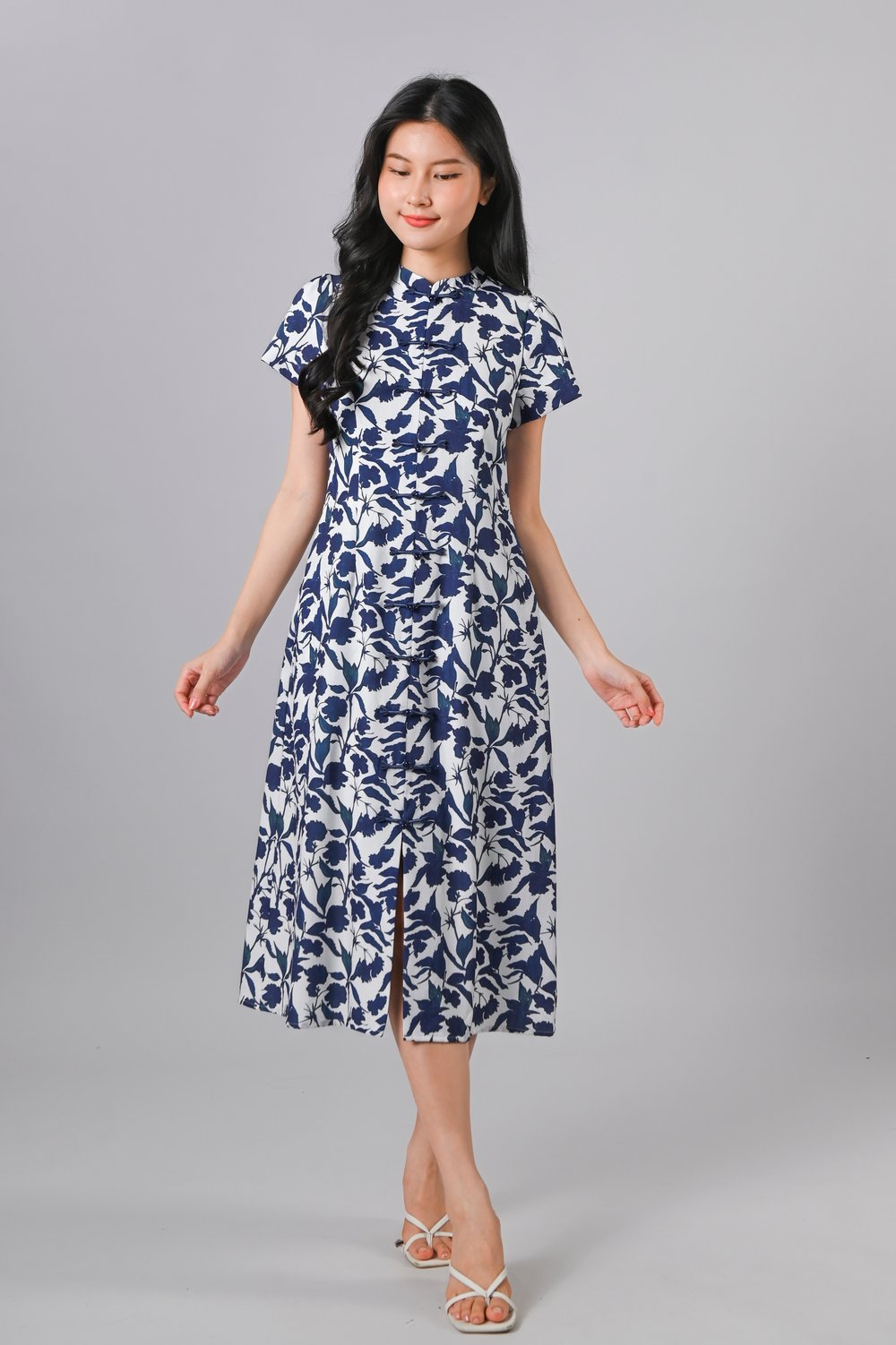 QIANQIAN WHITE-BLUE FLORAL SLEEVED CHEONGSAM DRESS