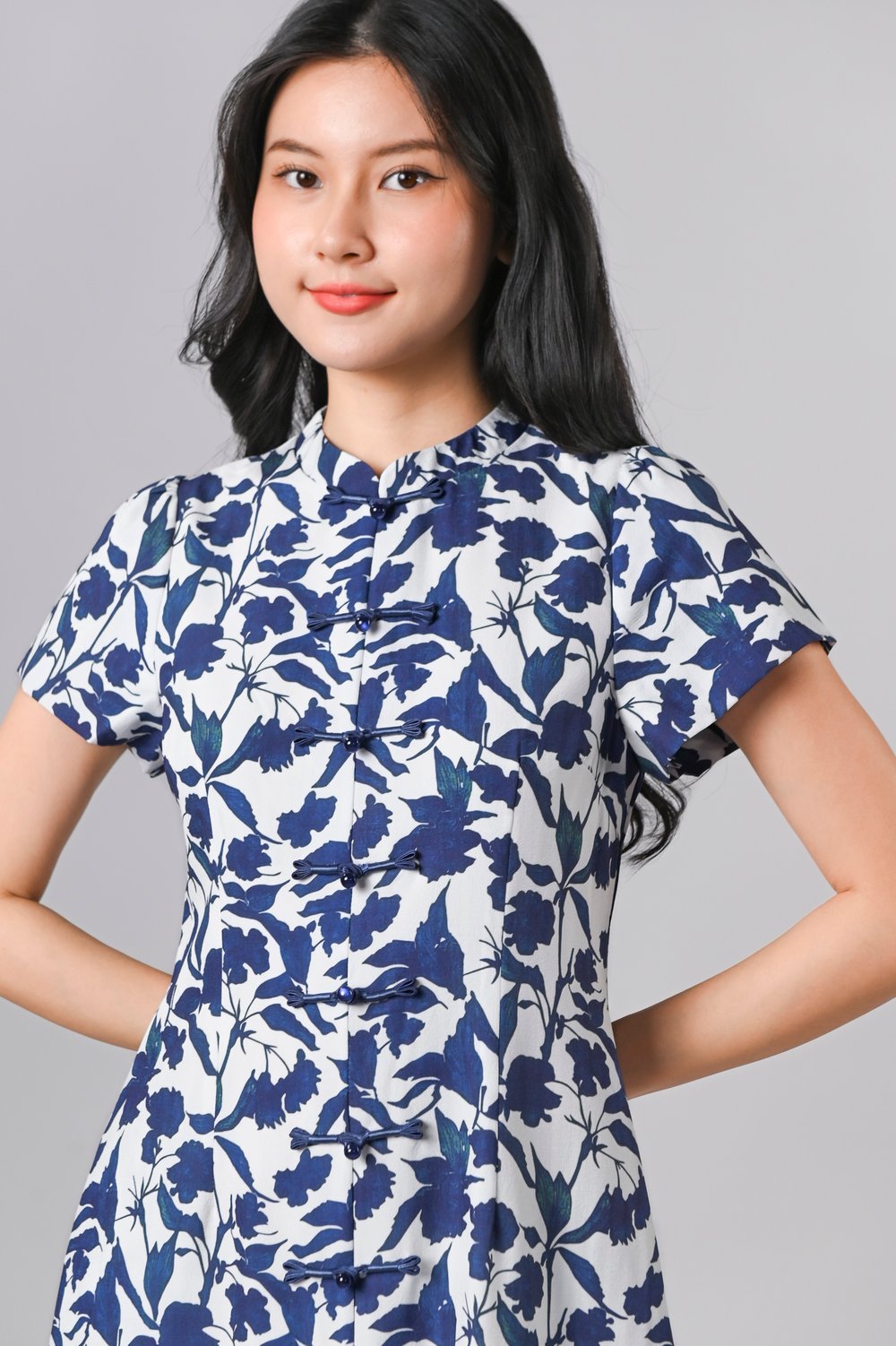 QIANQIAN WHITE-BLUE FLORAL SLEEVED CHEONGSAM DRESS