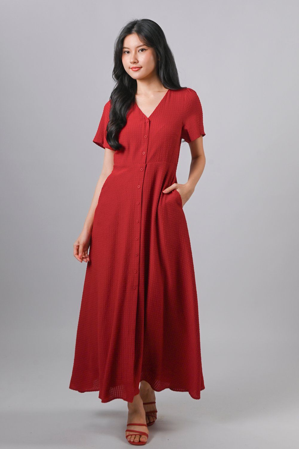 BRANDIE TEXTURED MAXI DRESS IN RED