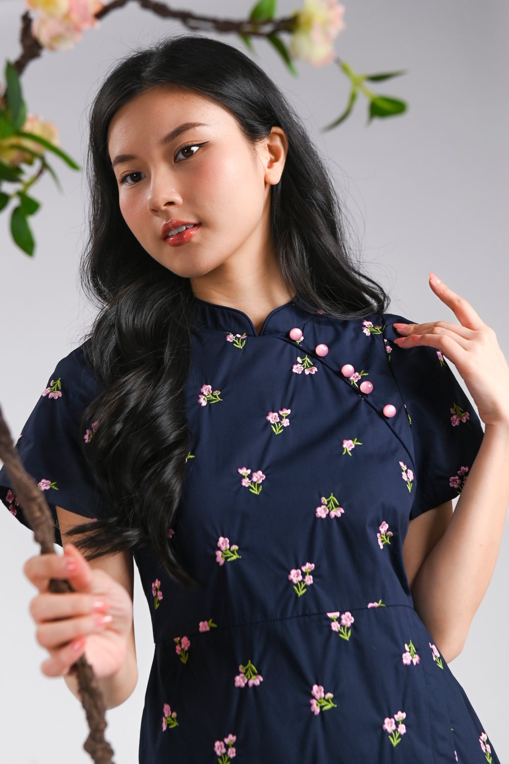MINXUAN EMB. CHEONGSAM DRESS IN NAVY