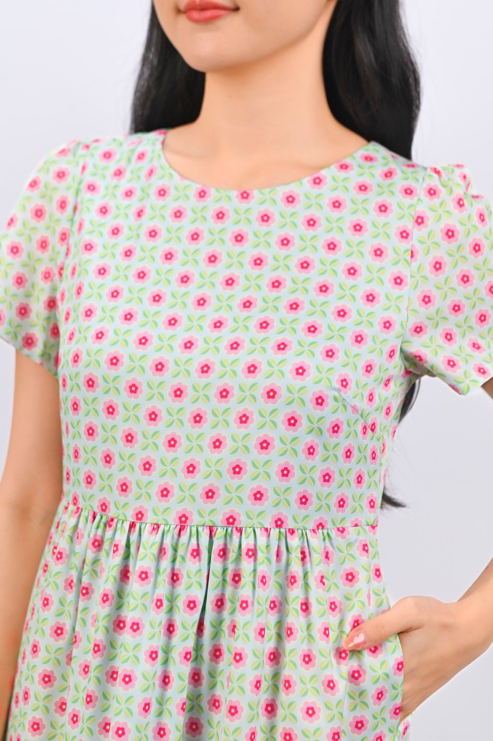 PANDAN POP ROUND-NECK TIERED MIDAXI DRESS