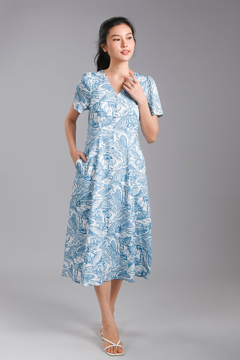 JOVIE BLUE ABSTRACT SLEEVED BUTTON MIDI DRESS