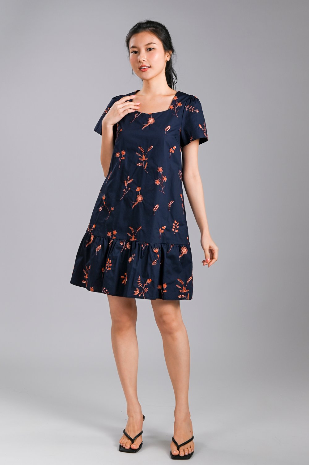 XOLSTACE NAVY EMB. SWEETHEART SHORT FLOUNCE DRESS