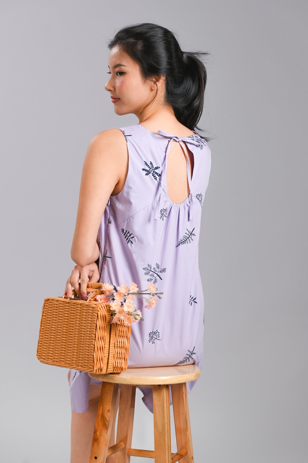 WENYAN EMB. A-LINE KEYHOLE-BACK DRESS IN LILAC