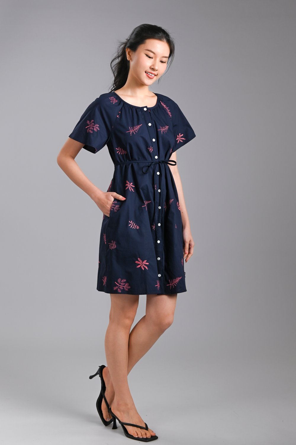 BRYELLE EMB. SLEEVED BUTTON DRESS IN NAVY