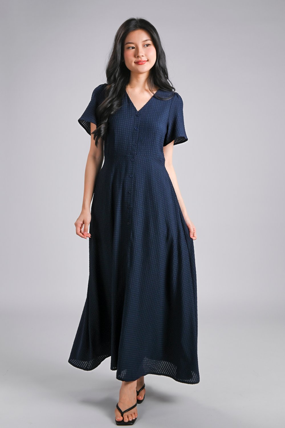 BRANDIE TEXTURED MAXI DRESS IN NAVY
