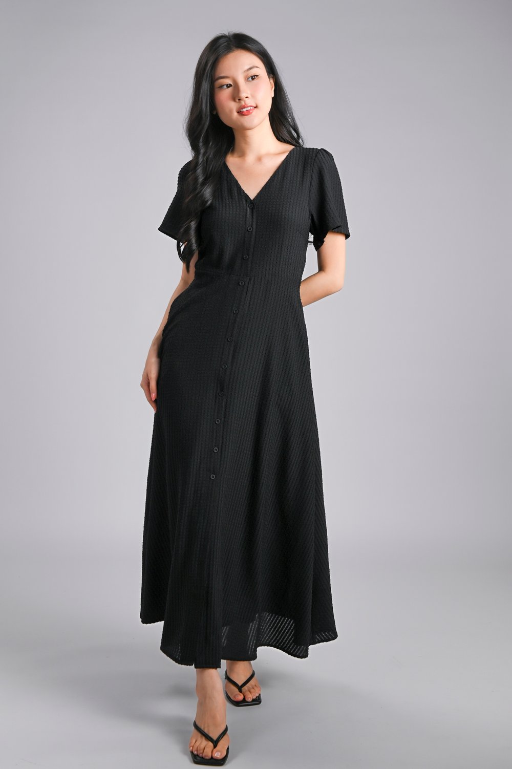 BRANDIE TEXTURED MAXI DRESS IN BLACK