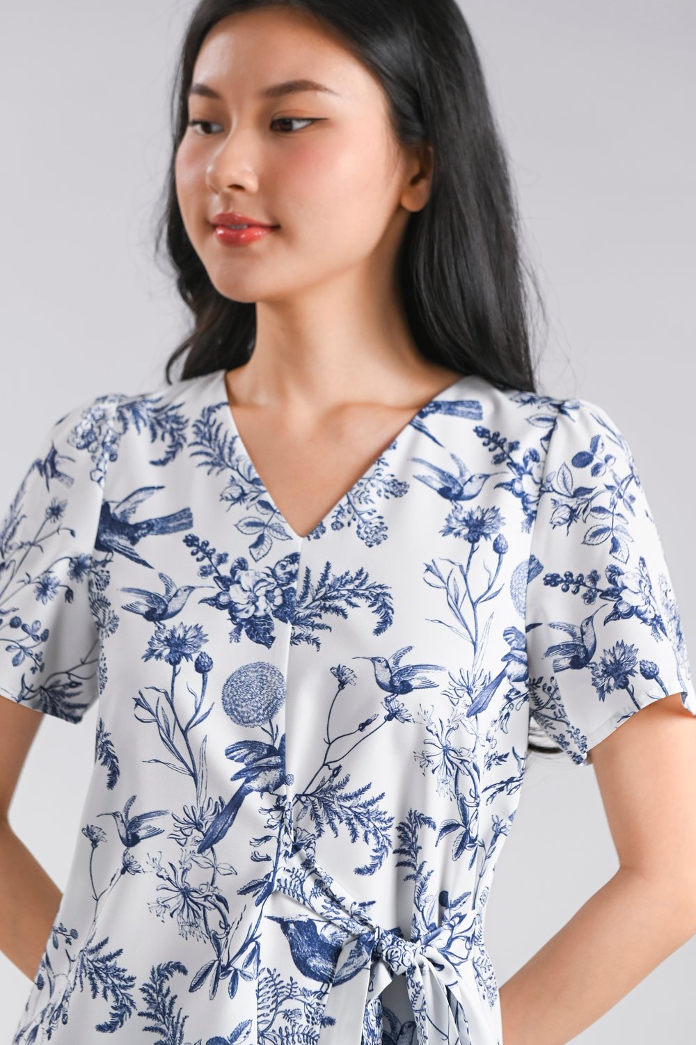 NAVY HUMMINGBIRD SLEEVED TIE-SASH TOP