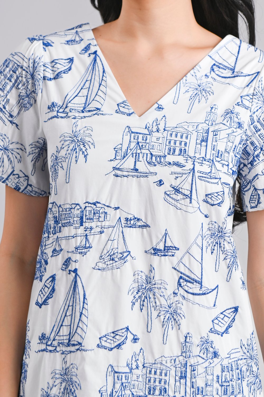 WHITE WATERFRONT VILLAGE EMB. SLEEVED SHIFT DRESS