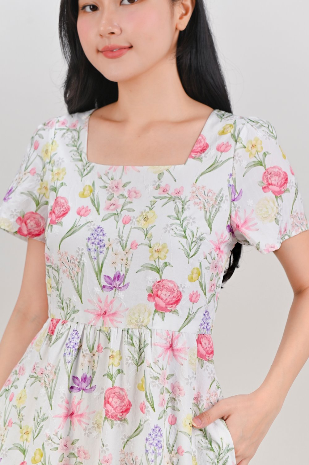 ENYA FLORAL SQUARE-NECK SLEEVED DRESS IN WHITE