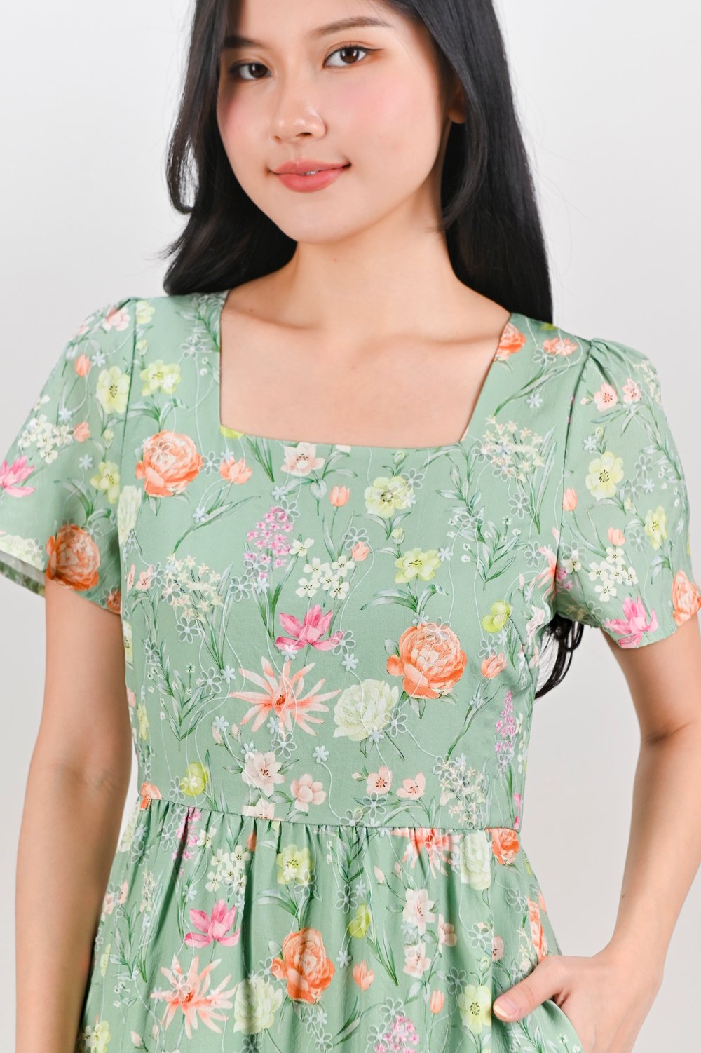 ENYA FLORAL SQUARE-NECK SLEEVED DRESS IN GREEN