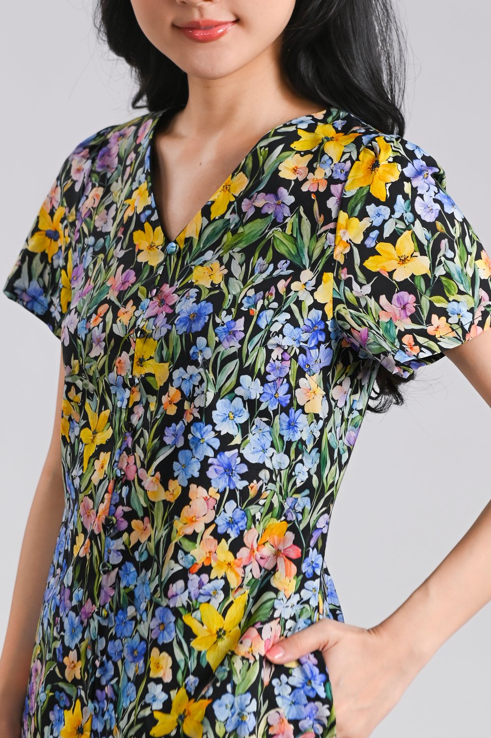 CORALIEA V-NECK SLEEVED BUTTON DRESS IN BLACK FLORAL